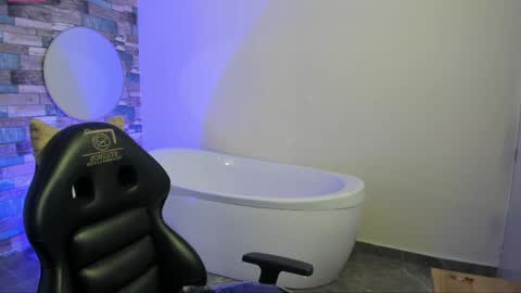  justin  online show from April 6, 11:33 am