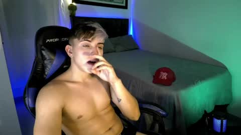 Snapshot of justin_trevor chatting on April 29, 4:49 am Justin trevor online show from April 29, 4:49 am