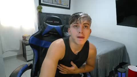 Snapshot of justin_trevor chatting on April 29, 9:54 pm Justin trevor online show from April 29, 9:54 pm