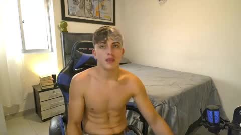 Snapshot of justin_trevor chatting on May 1, 6:01 pm Justin trevor online show from May 1, 6:01 pm