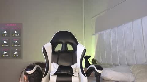 Snapshot of justin_valverde chatting on October 21, 2:56 am Justin online show from October 21, 2:56 am