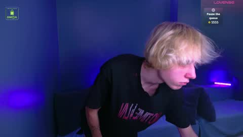justTEEN online show from April 19, 2:49 pm