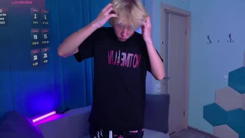 justTEEN online show from April 20, 10:18 am