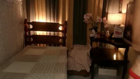 justine_hunk online show from December 2, 4:29 am