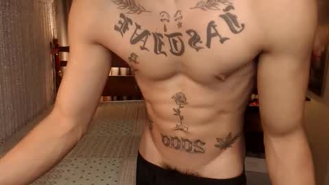 Snapshot of justine_hunk chatting on January 6, 5:44 am justine_hunk online show from January 6, 5:44 am