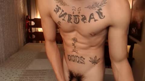 Snapshot of justine_hunk chatting on January 15, 9:40 pm justine_hunk online show from January 15, 9:40 pm