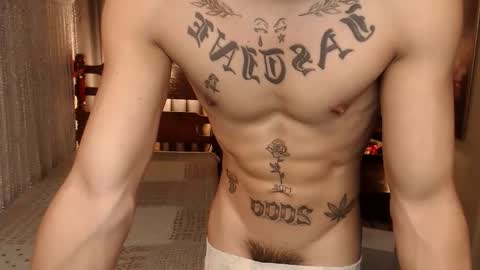 Snapshot of justine_hunk chatting on February 15, 7:51 am justine_hunk online show from February 15, 7:51 am