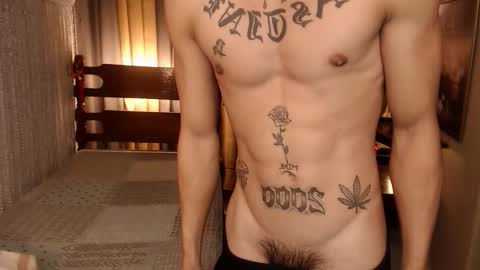 Snapshot of justine_hunk chatting on February 18, 5:31 pm justine_hunk online show from February 18, 5:31 pm