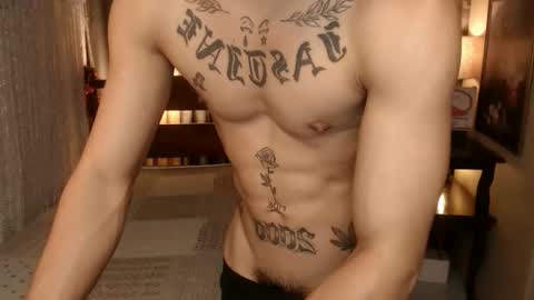 Snapshot of justine_hunk chatting on February 24, 2:15 pm justine_hunk online show from February 24, 2:15 pm