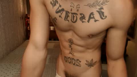 Snapshot of justine_hunk chatting on March 14, 9:42 pm justine_hunk online show from March 14, 9:42 pm