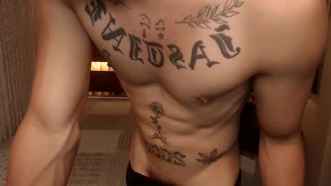 justine_hunk online show from April 30, 6:03 pm
