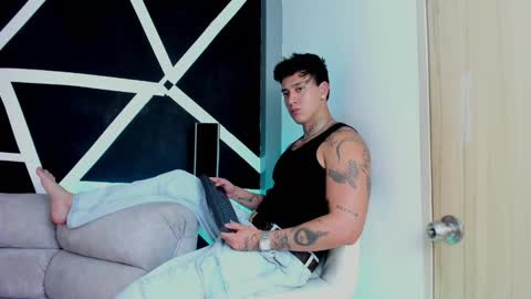 justinfuller_31 online show from November 1, 7:38 pm