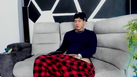 justinfuller_31 online show from November 9, 7:01 pm