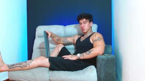 justinfuller_31 online show from December 22, 3:36 am