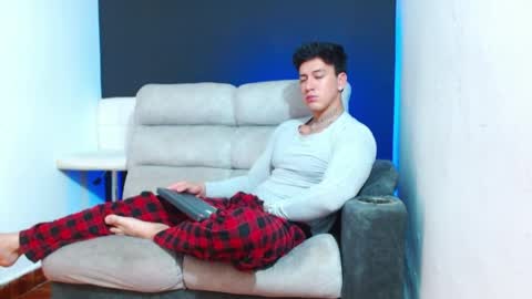 justinfuller_31 online show from April 12, 1:10 am