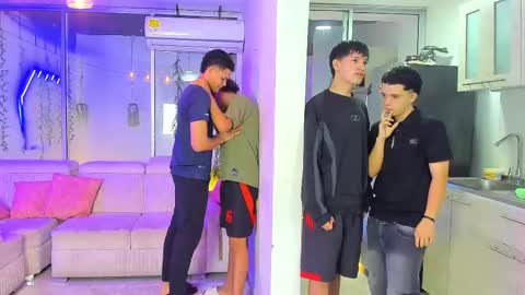 Snapshot of justingtime21 chatting on February 12, 5:35 am justingtime21 online show from February 12, 5:35 am