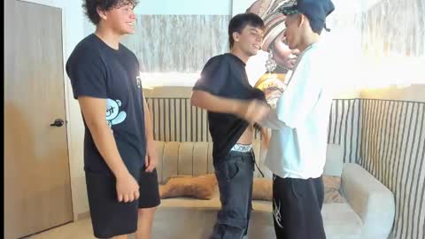 justingtime21 online show from April 28, 5:34 am