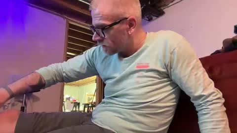 justinmoore1987 online show from March 12, 9:03 pm