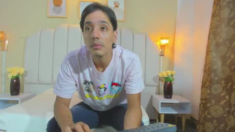 Snapshot of justinschneider chatting on April 4, 7:33 pm justinschneider online show from April 4, 7:33 pm