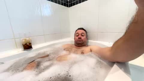 Snapshot of justmav chatting on December 19, 10:44 am justmav online show from December 19, 10:44 am