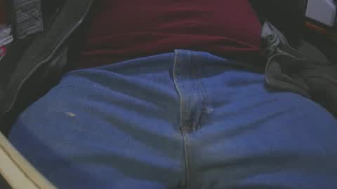 Snapshot of justme39057 chatting on December 16, 8:37 pm Justme39057 online show from December 16, 8:37 pm