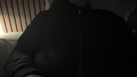 justmeandyou00 online show from February 5, 5:09 pm