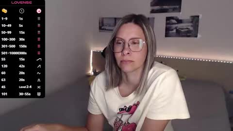 Julie online show from September 19, 3:56 pm