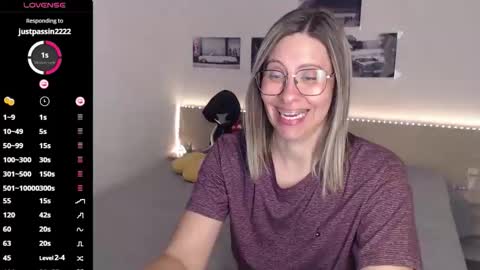 Julie online show from September 26, 4:38 am