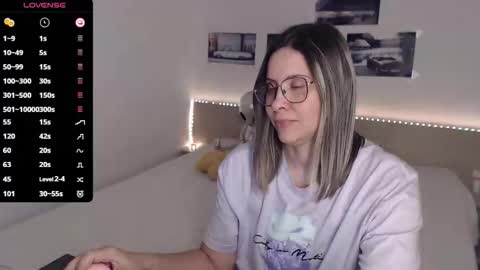 Julie online show from December 17, 5:08 pm