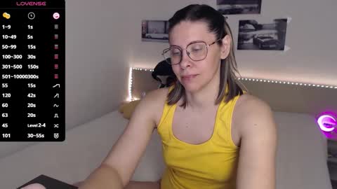 Julie online show from April 9, 4:12 am