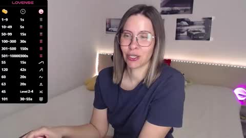 Julie online show from April 13, 3:34 am