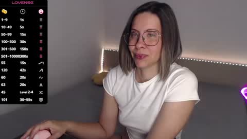 Julie online show from July 7, 3:53 am