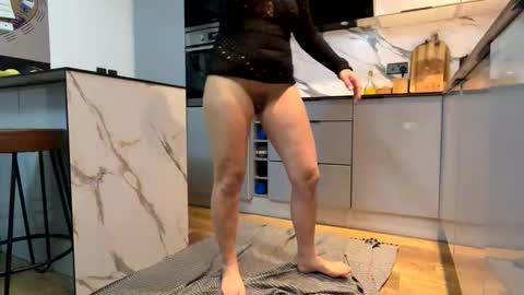Any tokens and you can ask anything online show from April 18, 3:32 am