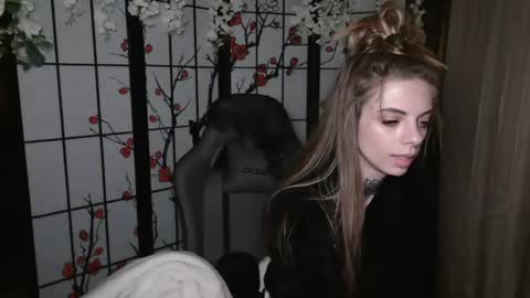 Snapshot of k8x4u chatting on February 11, 5:37 am K8X4U LOVE ME online show from February 11, 5:37 am