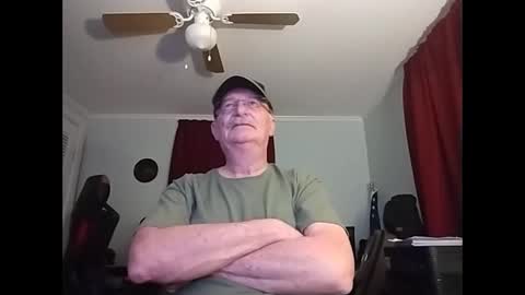 Snapshot of kabriggs136 chatting on February 18, 1:10 am kabriggs136 online show from February 18, 1:10 am