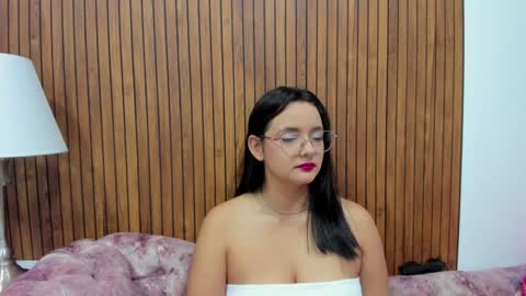 Snapshot of kae_styles chatting on December 15, 8:47 pm Kyelie online show from December 15, 8:47 pm