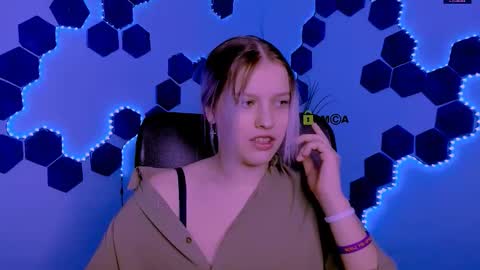 kaela_spell_ online show from March 25, 9:59 am