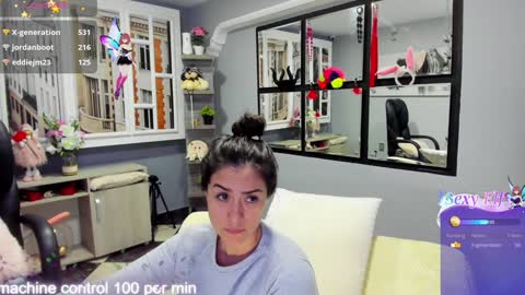 Snapshot of kagomme_h chatting on December 18, 11:02 am Antonella online show from December 18, 11:02 am