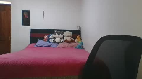 KAHELIINDEPENDENT MODEL online show from February 7, 5:05 pm