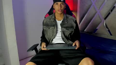 Snapshot of kai_storm7 chatting on December 3, 3:25 am KAI online show from December 3, 3:25 am