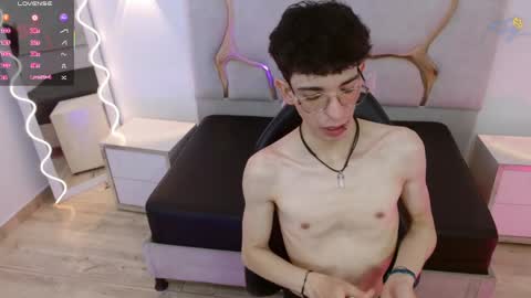 kai_tay1 online show from April 6, 11:44 am