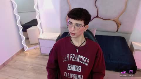 kai_tay1 online show from April 14, 11:38 am