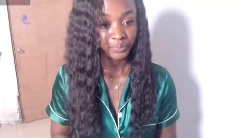 Snapshot of kaiadebayo chatting on October 12, 5:39 am Angie online show from October 12, 5:39 am