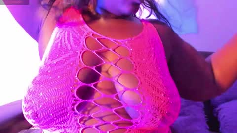 Snapshot of kaiavalentinee chatting on October 5, 4:33 am Kai online show from October 5, 4:33 am