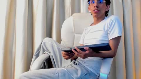 kai online show from March 19, 3:32 am