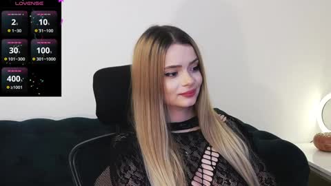 Snapshot of kailyn_moen01 chatting on December 15, 8:04 pm Kailyn online show from December 15, 8:04 pm