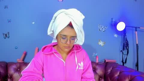 kaira_mosse_ online show from April 19, 11:42 am