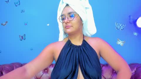 kaira_mosse_ online show from April 21, 12:00 pm