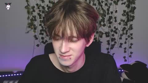 slutkai online show from November 8, 9:13 pm