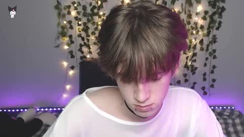 slutkai online show from November 12, 7:57 pm